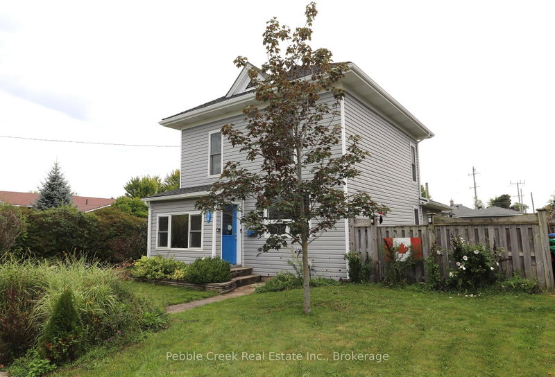 206 Picton Street E