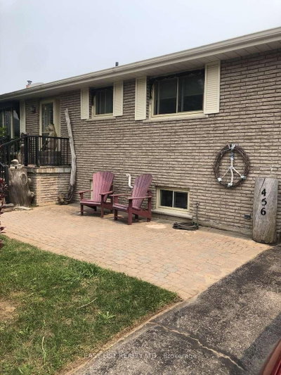 456 Old Surrey Lane • Kawartha Lakes, ON photo 2