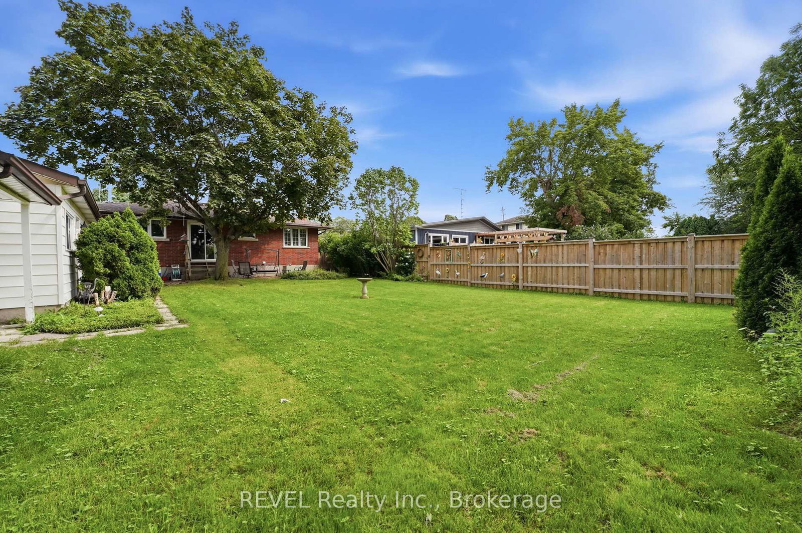 563 Bunting Road • St. Catharines, ON photo 6