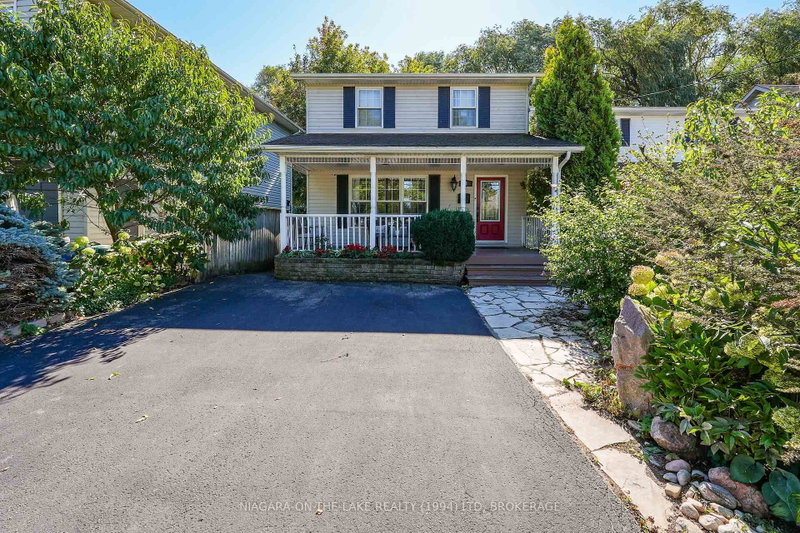8 Lakeside Drive