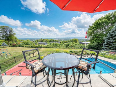 6 Mapleview Place • North Bay, ON photo 3