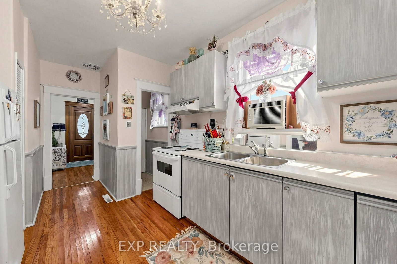 28 Simcoe Street • Kawartha Lakes, ON photo 9