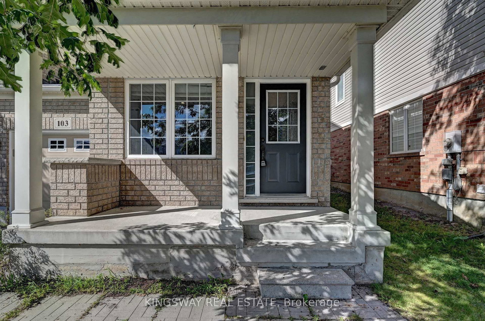 103 Blackbird Circle • Cambridge, ON photo 2