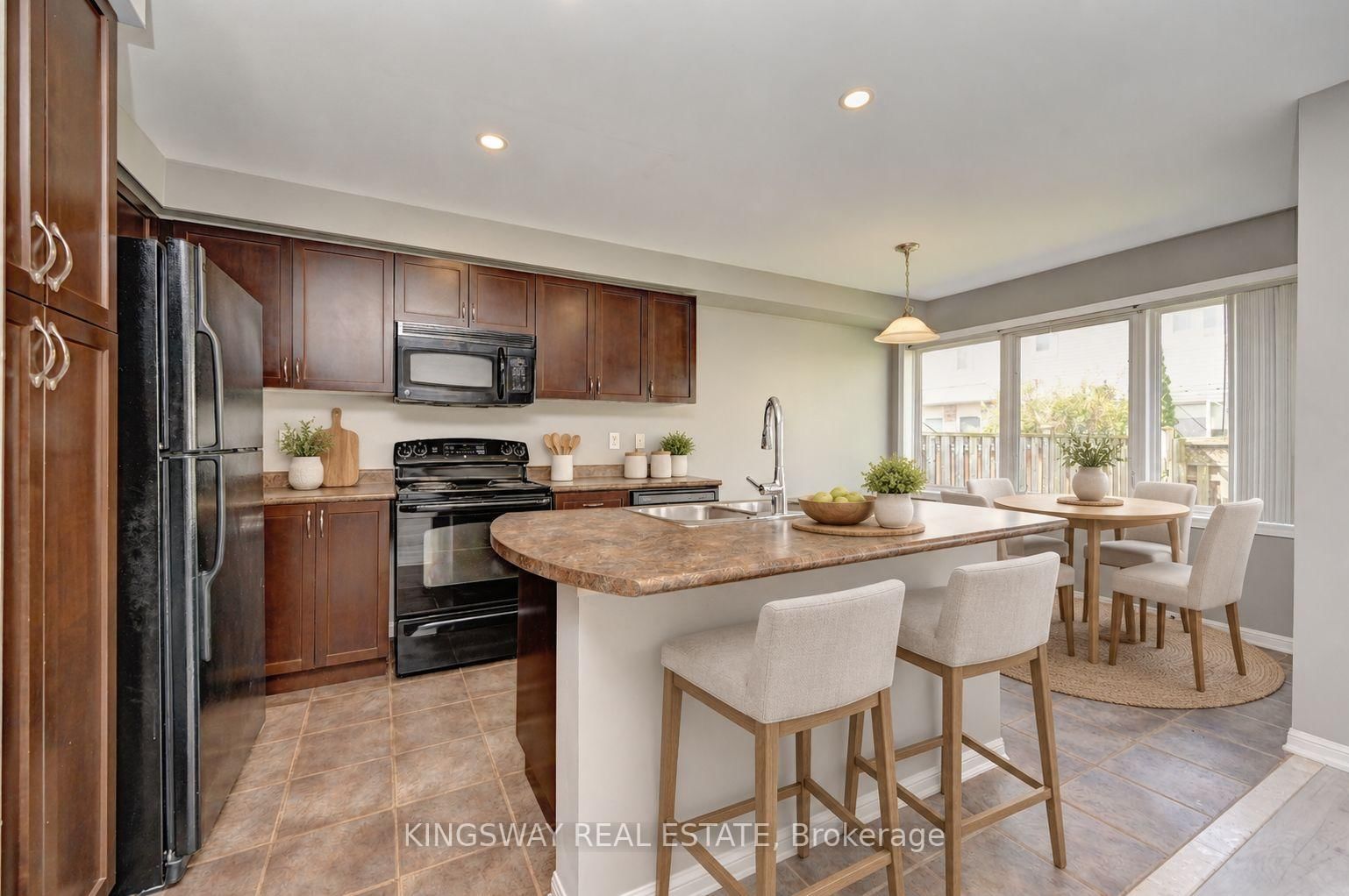 103 Blackbird Circle • Cambridge, ON photo 4