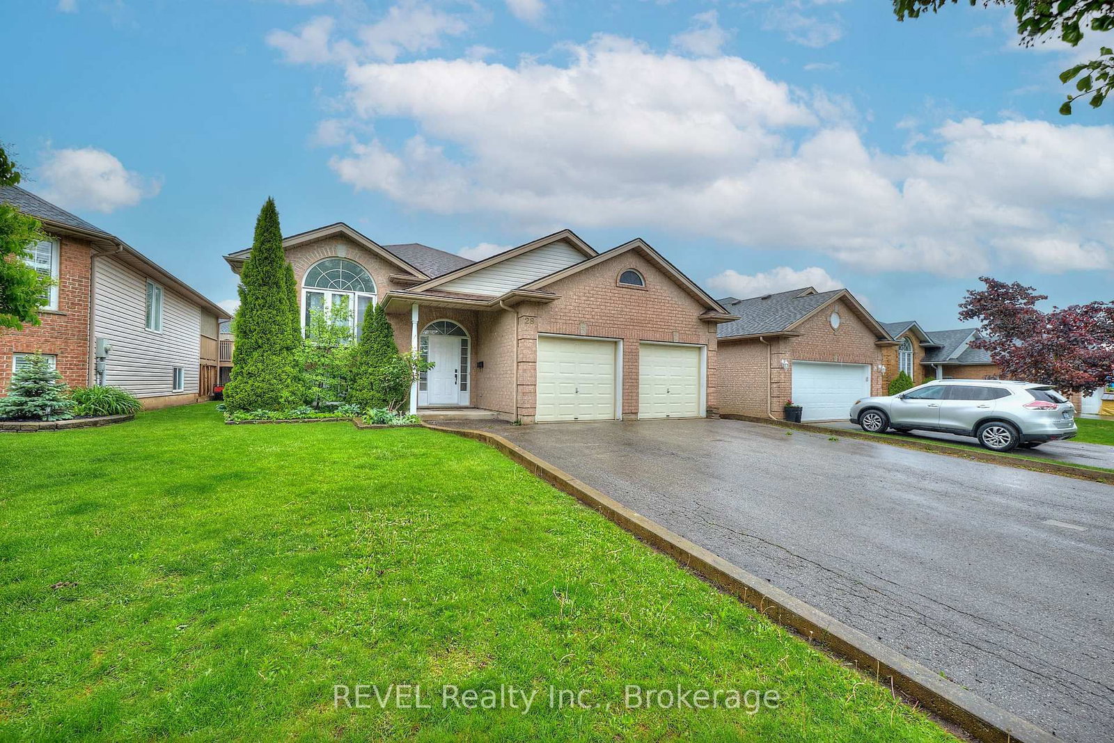 28 QUAKER Road • Welland, ON photo 2