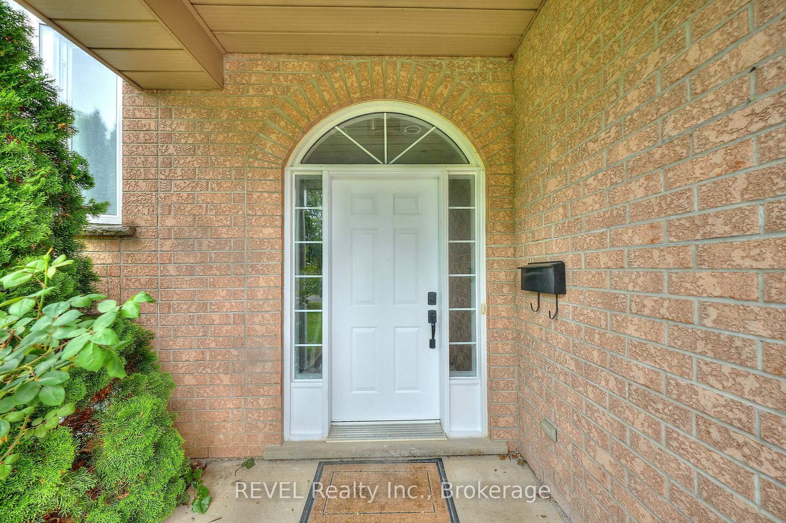 28 QUAKER Road • Welland, ON photo 3