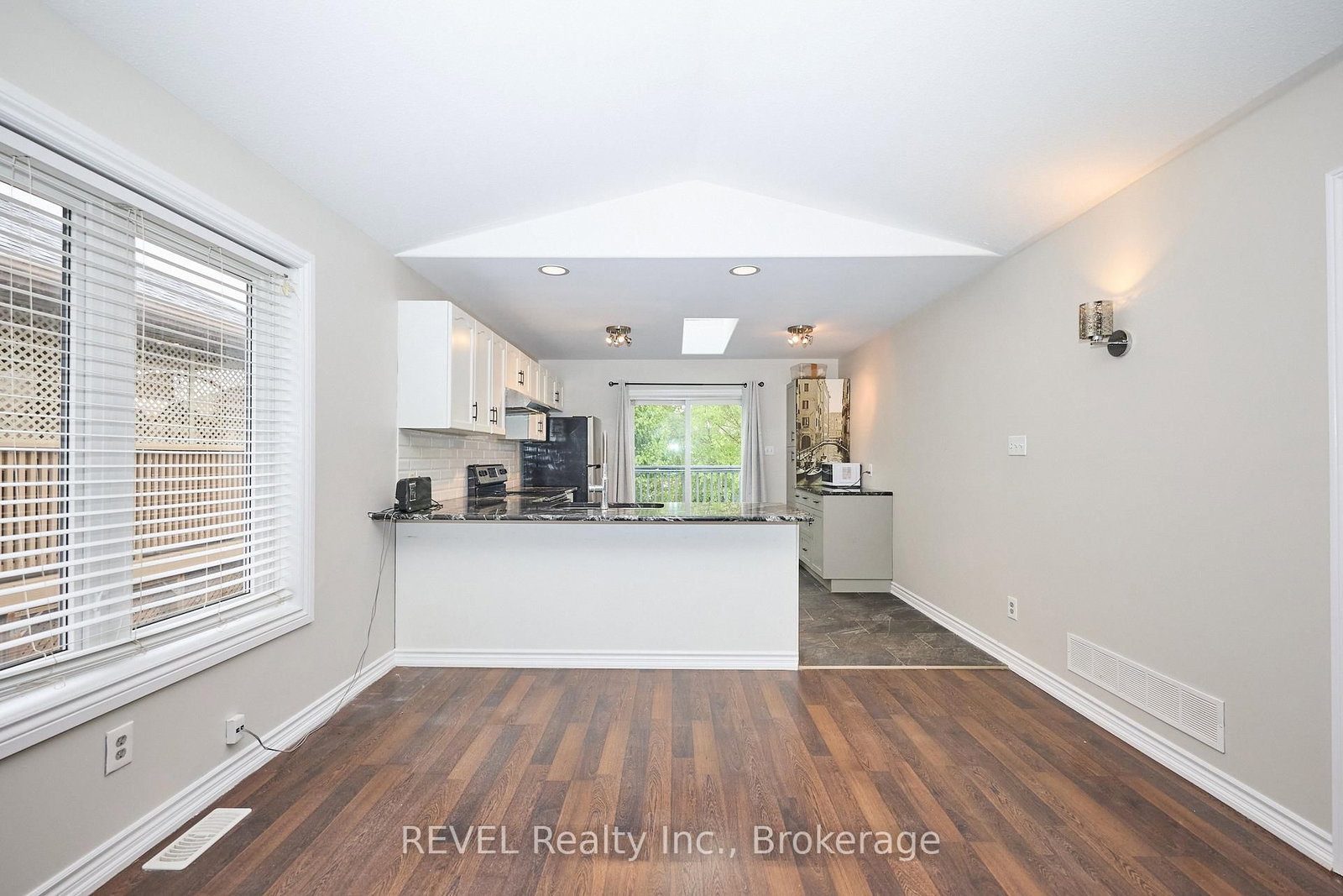 28 QUAKER Road • Welland, ON photo 8
