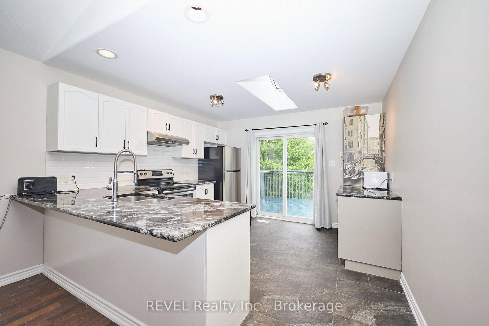 28 QUAKER Road • Welland, ON photo 9
