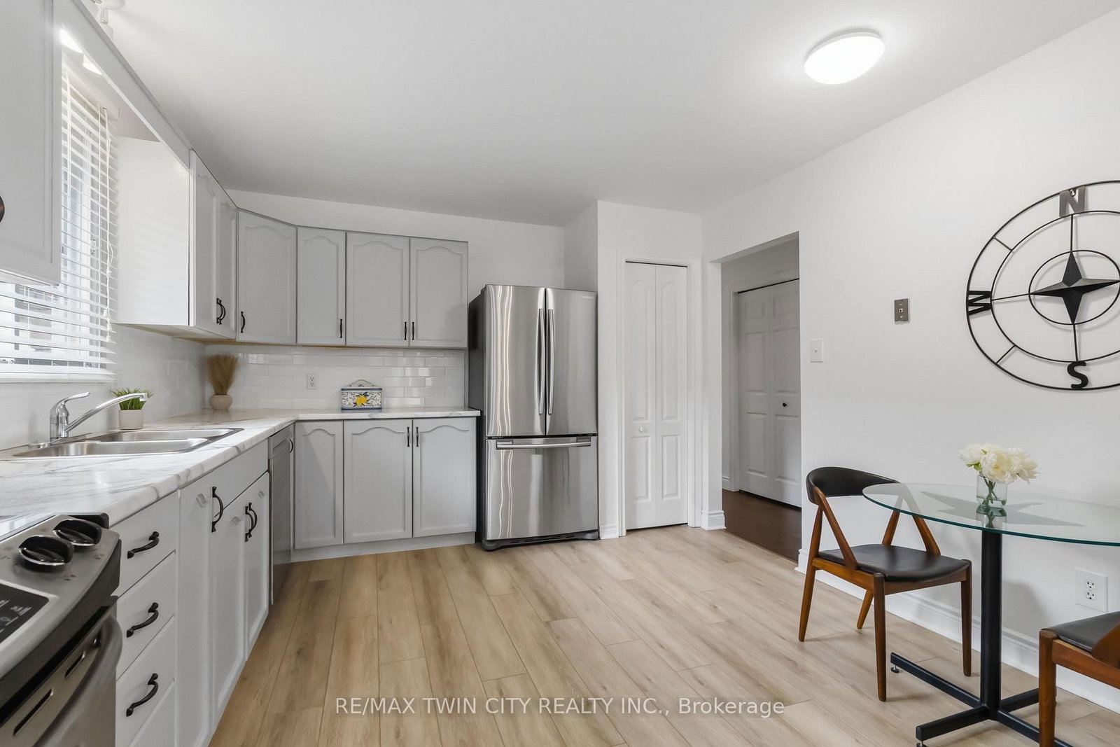 22 Allensgate Drive • Brantford, ON photo 10
