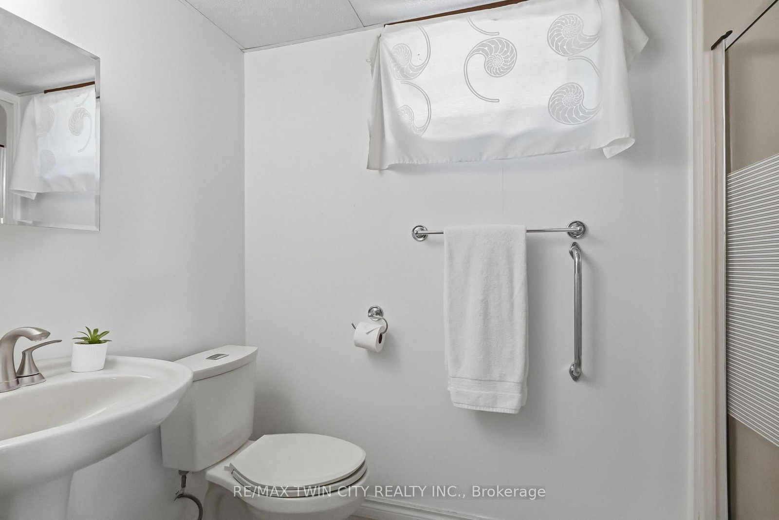 22 Allensgate Drive • Brantford, ON photo 26