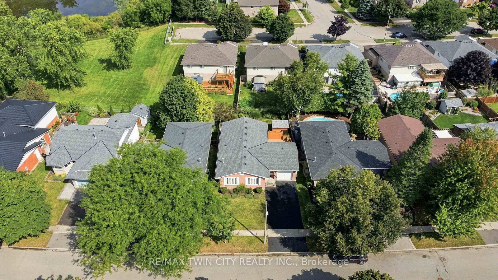 22 Allensgate Drive • Brantford, ON photo 39