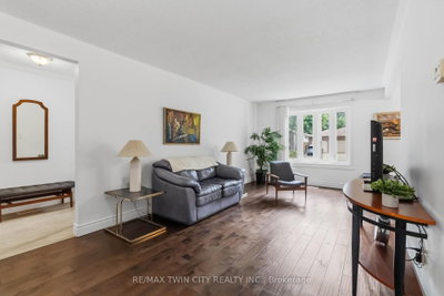 22 Allensgate Drive • Brantford, ON photo 6