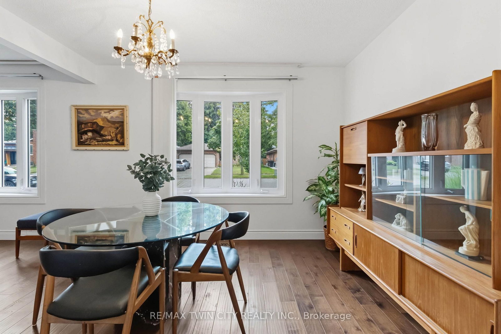 22 Allensgate Drive • Brantford, ON photo 8