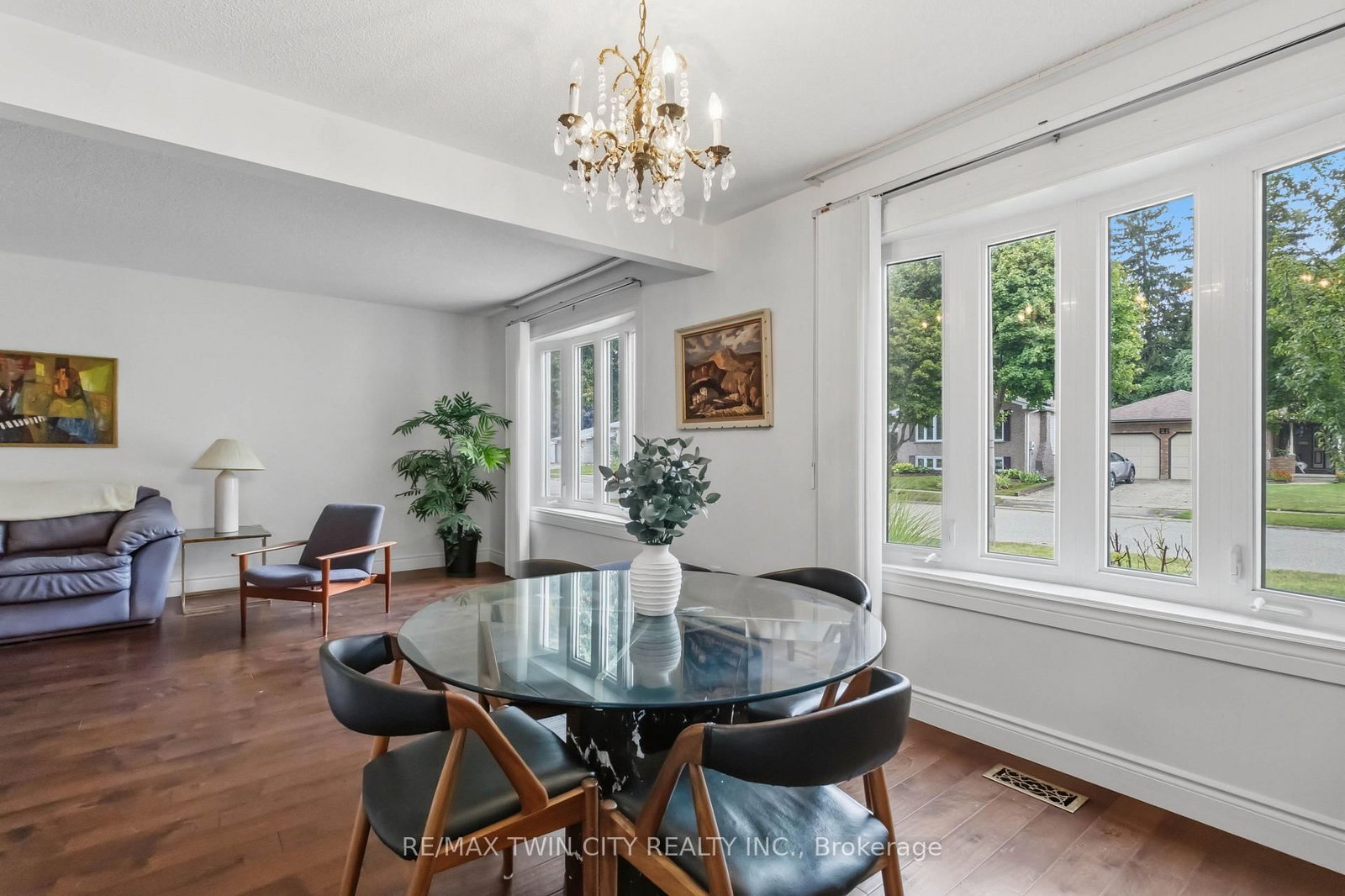 22 Allensgate Drive • Brantford, ON photo 9
