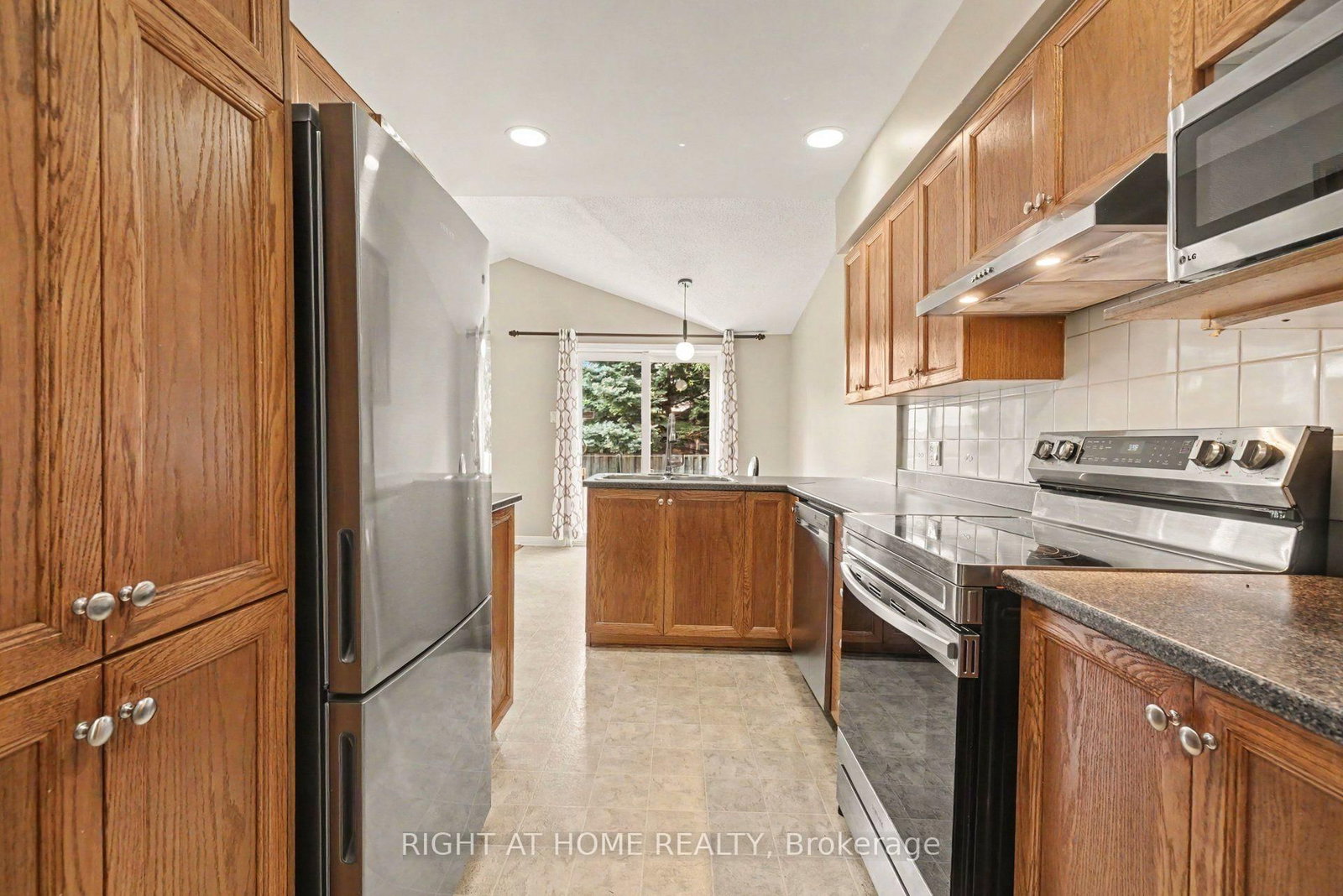 623 Wild Shore Crescent • Ottawa, ON photo 11