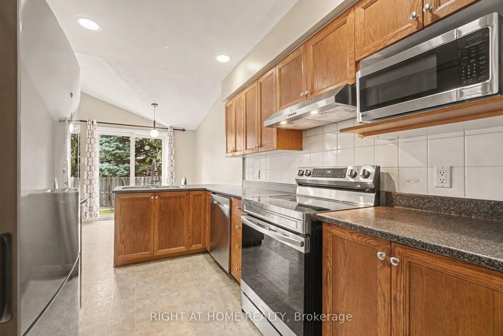 623 Wild Shore Crescent • Ottawa, ON photo 12