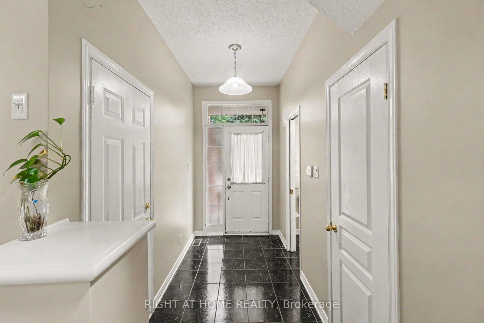 623 Wild Shore Crescent • Ottawa, ON photo 3