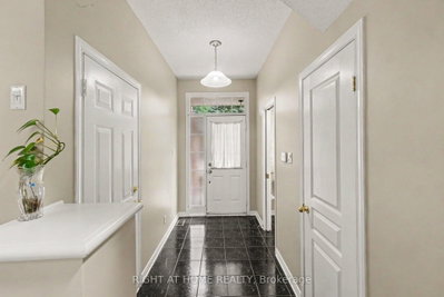 623 Wild Shore Crescent • Ottawa, ON photo 3