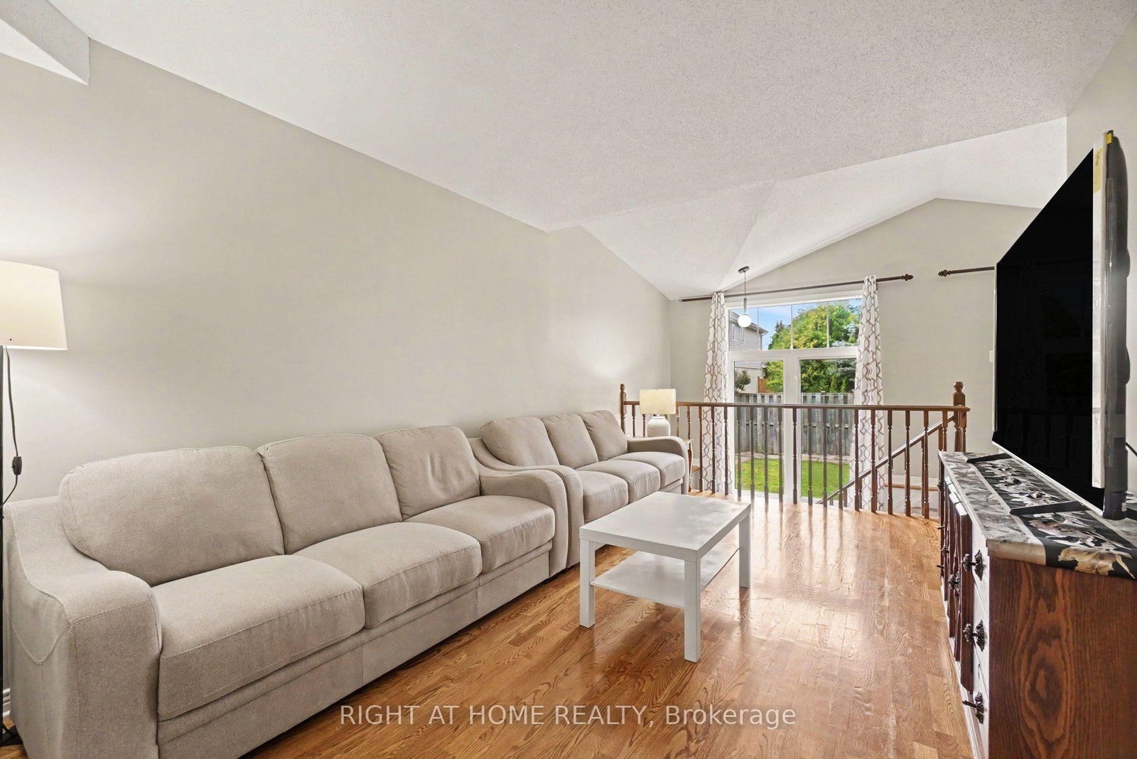 623 Wild Shore Crescent • Ottawa, ON photo 4