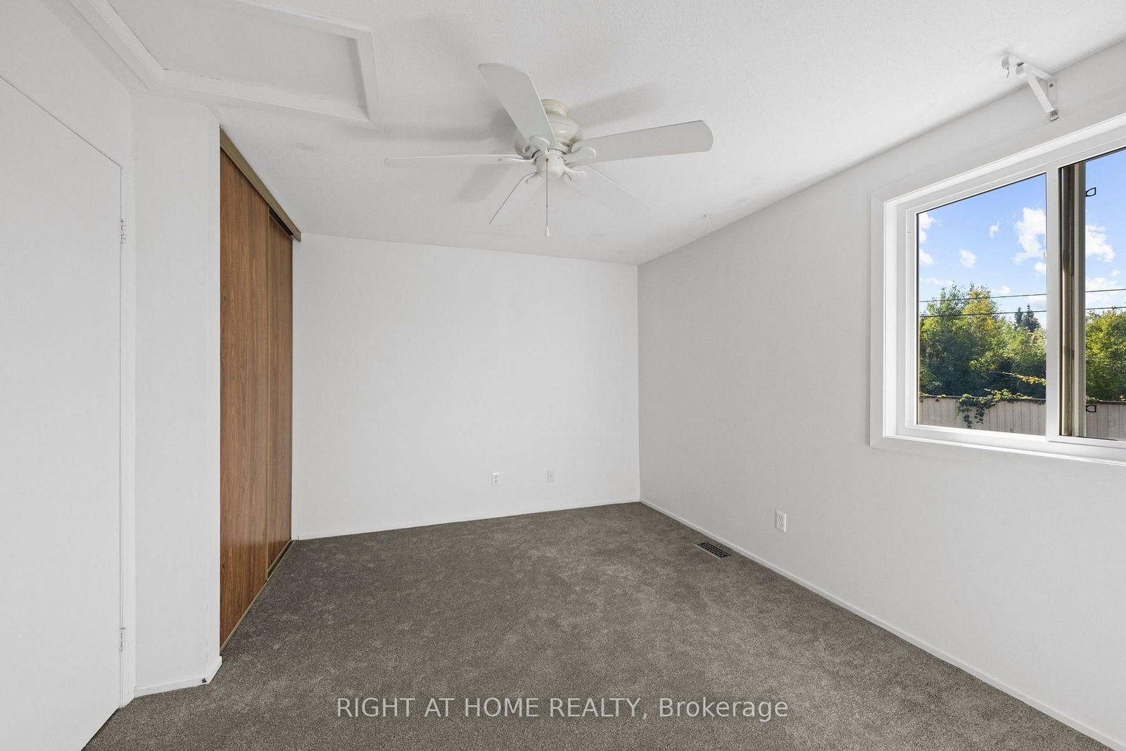 158F VALLEY STREAM Drive • Ottawa, ON photo 14
