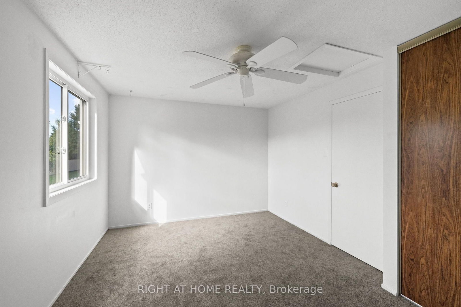 158F VALLEY STREAM Drive • Ottawa, ON photo 16