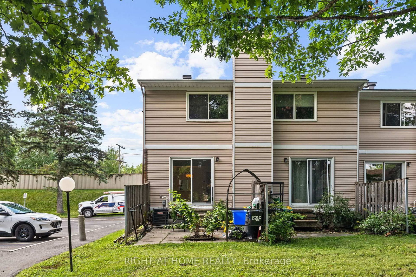 158F VALLEY STREAM Drive • Ottawa, ON photo 19