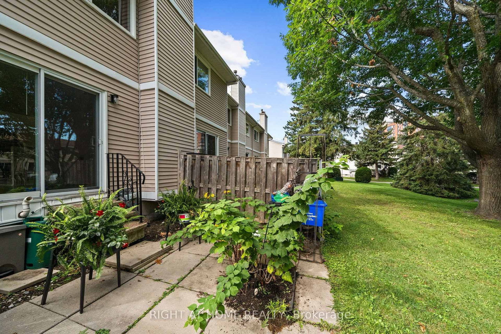 158F VALLEY STREAM Drive • Ottawa, ON photo 21
