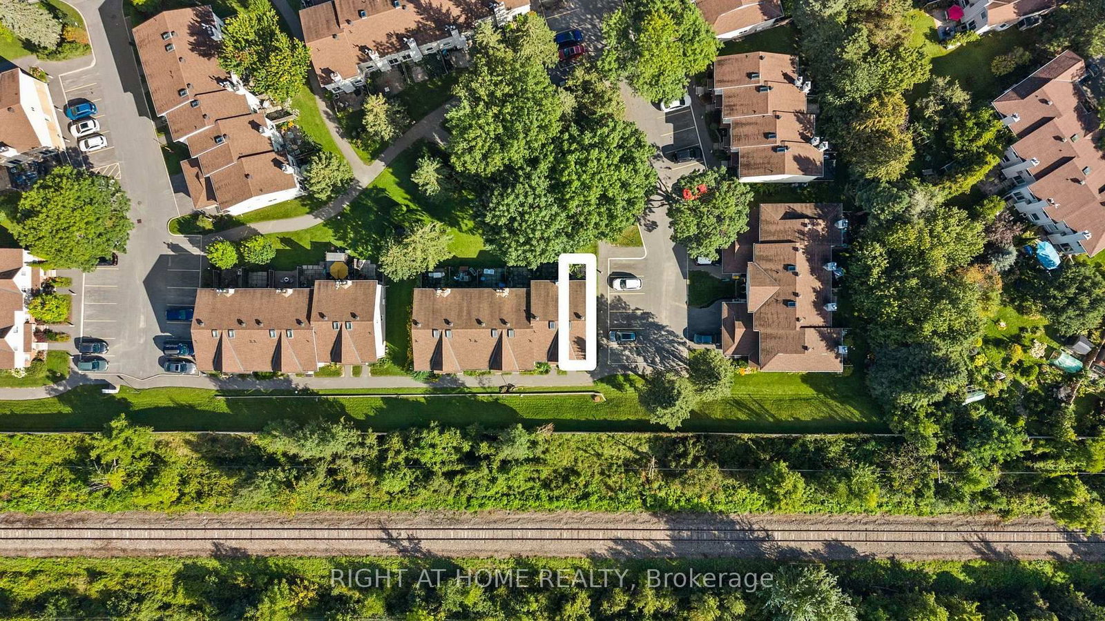 158F VALLEY STREAM Drive • Ottawa, ON photo 24