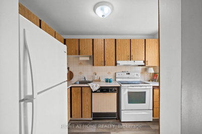 158F VALLEY STREAM Drive • Ottawa, ON photo 3