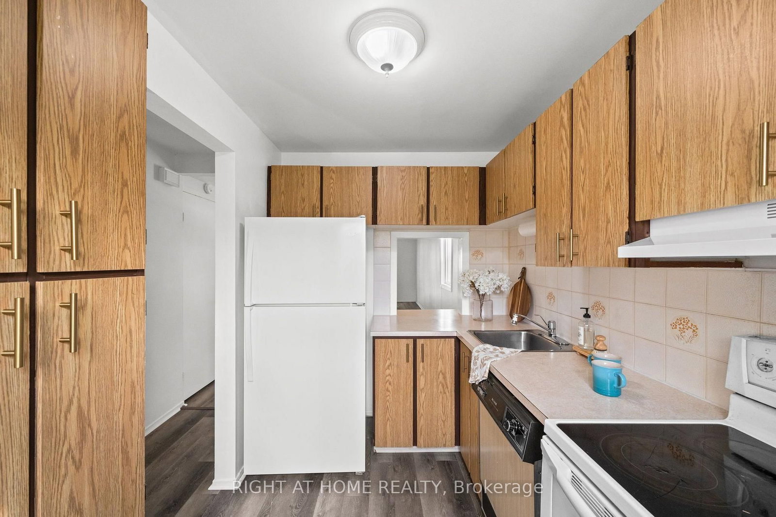 158F VALLEY STREAM Drive • Ottawa, ON photo 4