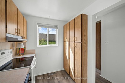 158F VALLEY STREAM Drive • Ottawa, ON photo 5