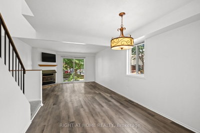 158F VALLEY STREAM Drive • Ottawa, ON photo 8