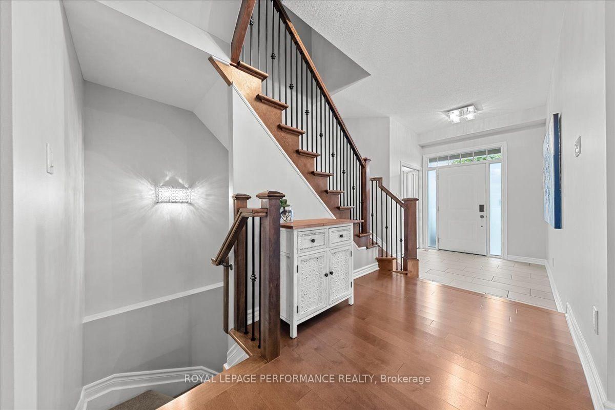 929 Verbena Crescent • Ottawa, ON photo 3