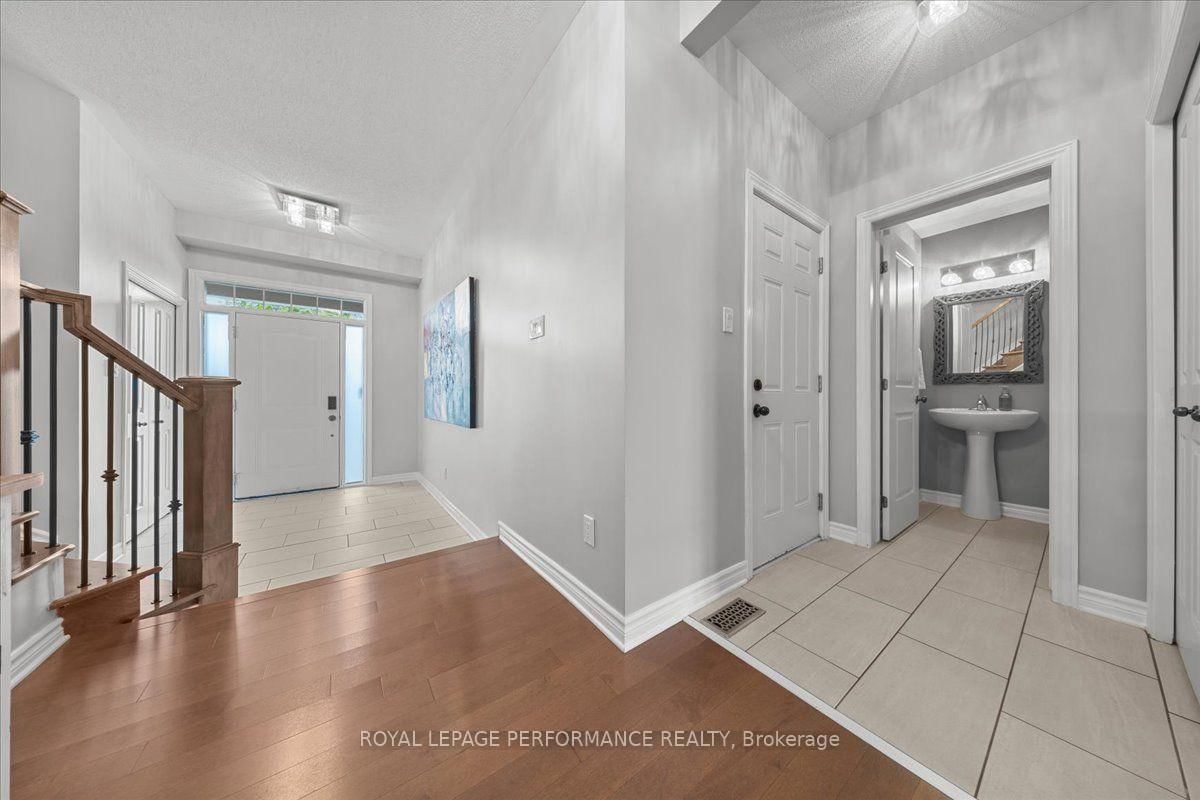 929 Verbena Crescent • Ottawa, ON photo 4