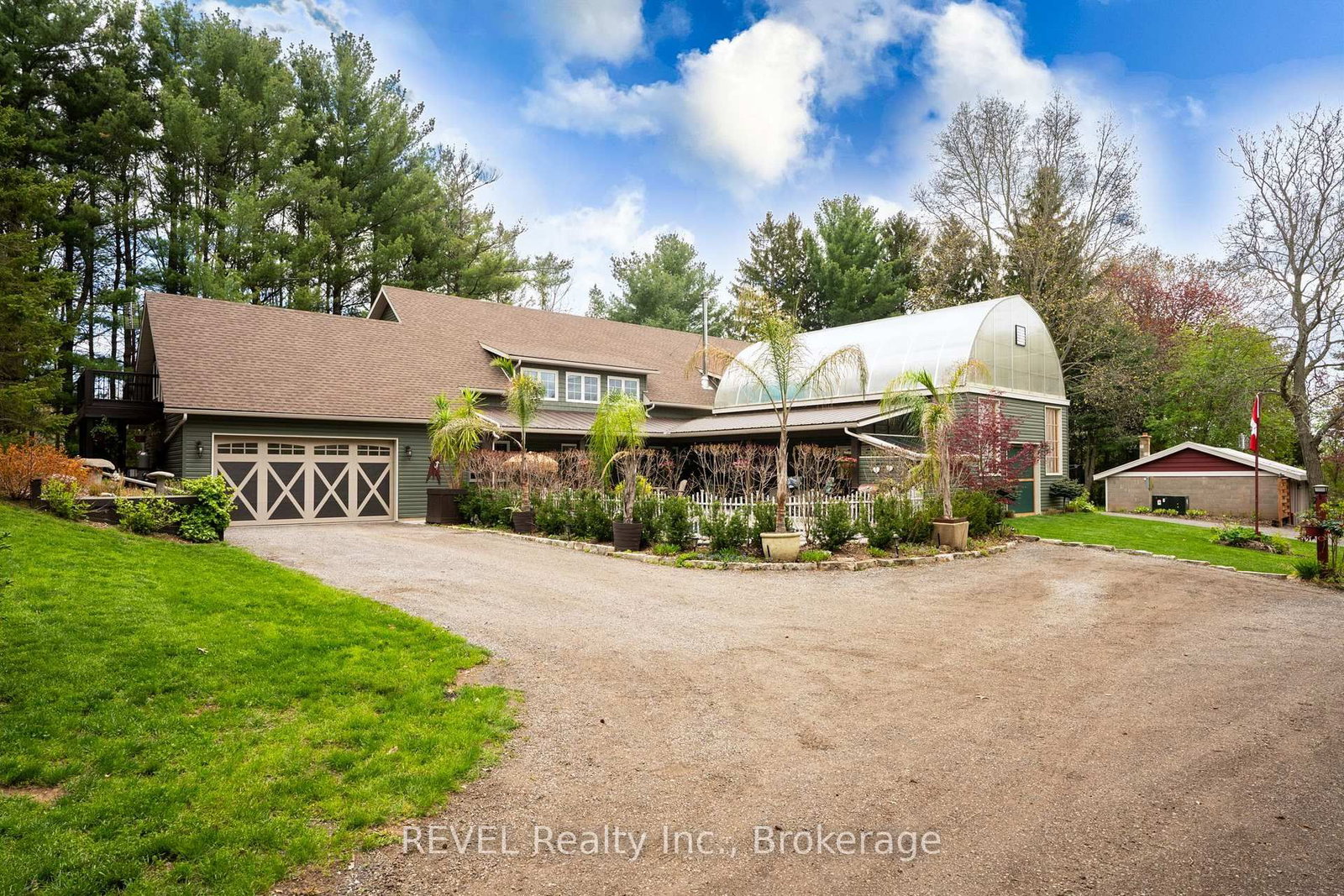 573 CANBORO Road • Pelham, ON photo 2