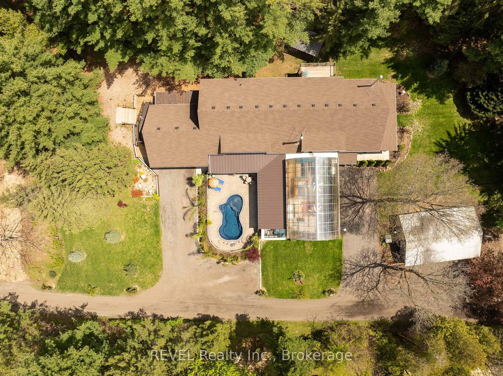 573 CANBORO Road • Pelham, ON photo 3