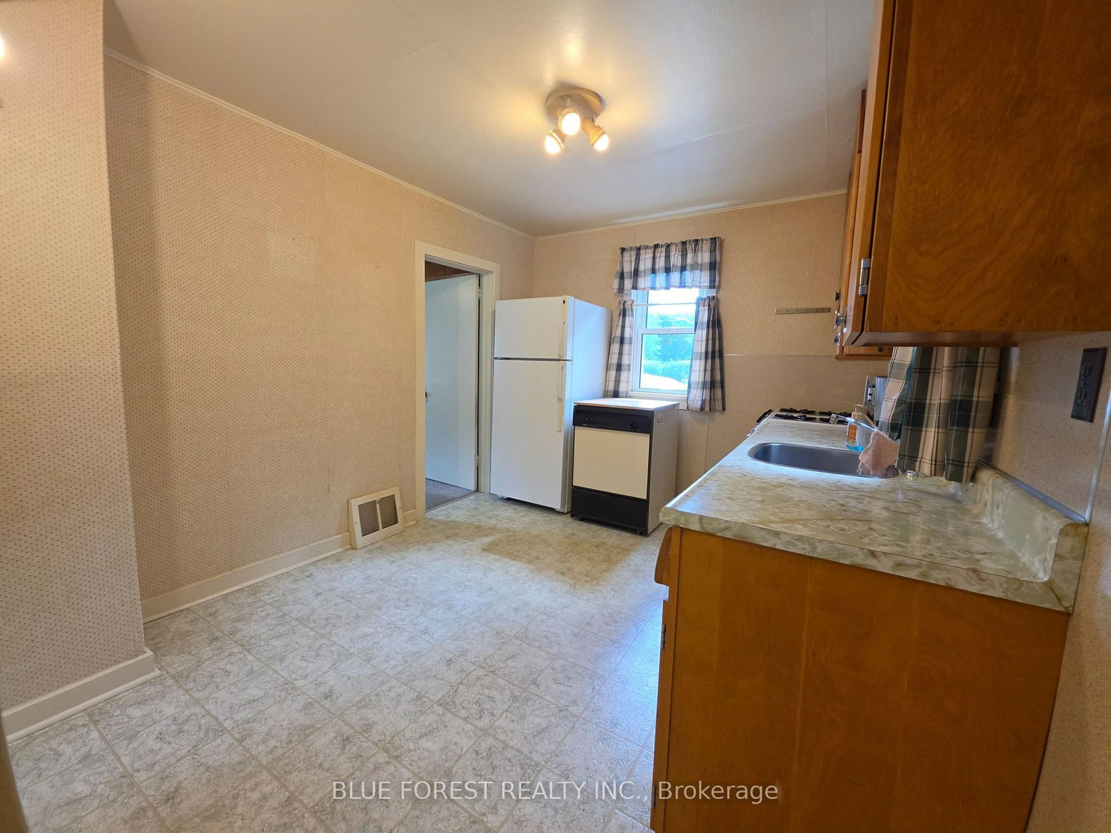 228 Flora Street • West Elgin, ON photo 24