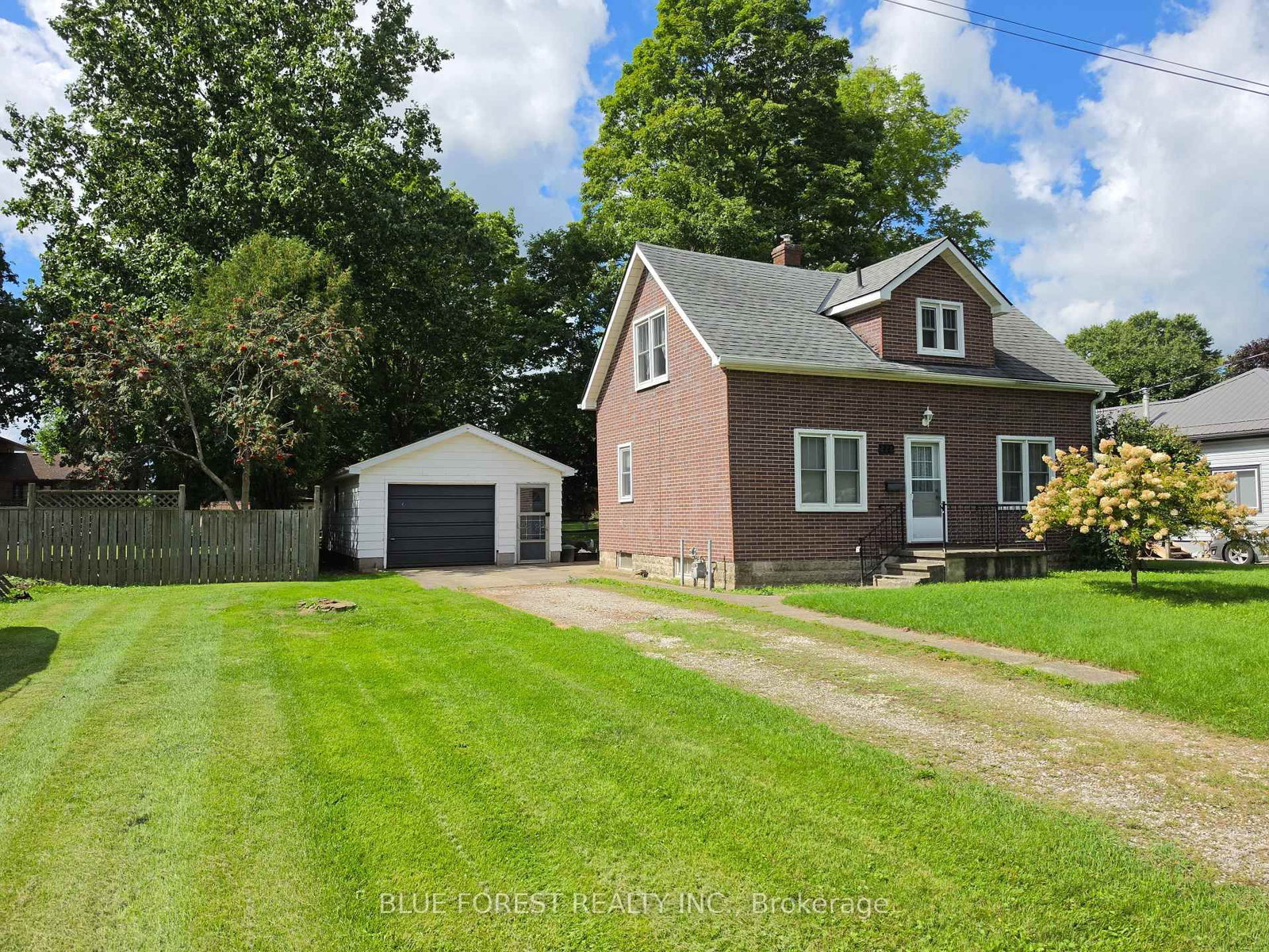 228 Flora Street • West Elgin, ON photo 8