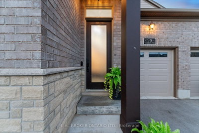 98 Woodberry Crescent • Woolwich, ON photo 2
