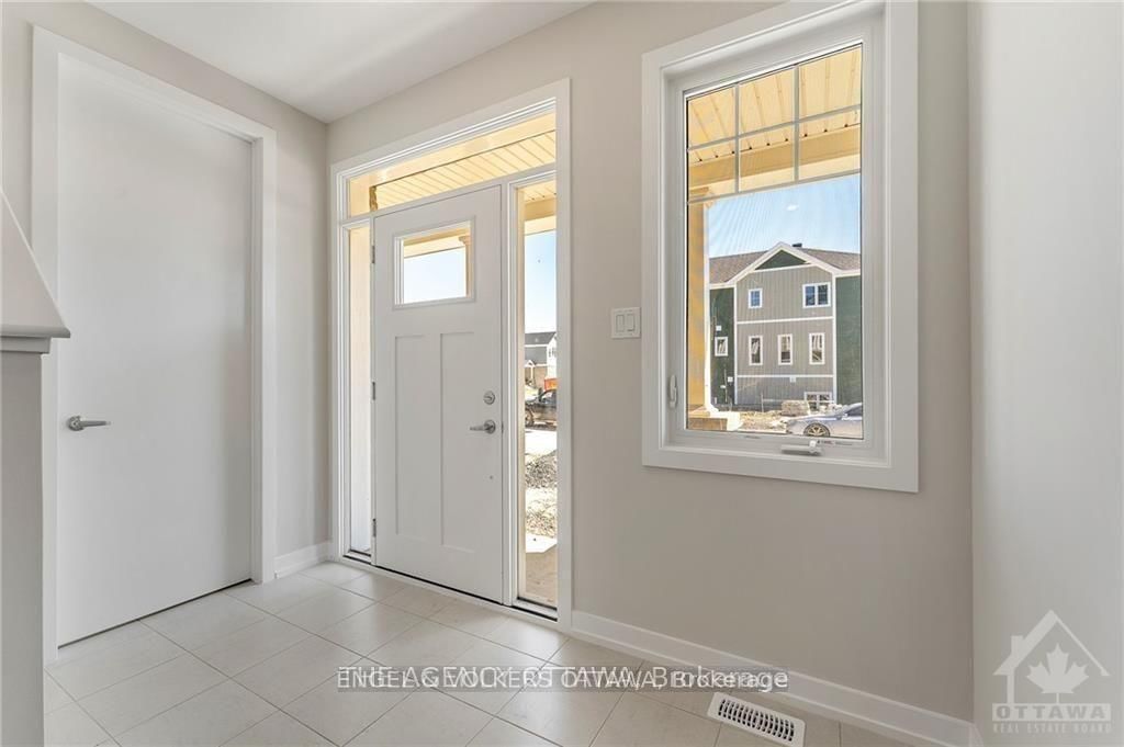 89 Hackamore Crescent • Richmond, ON photo 2