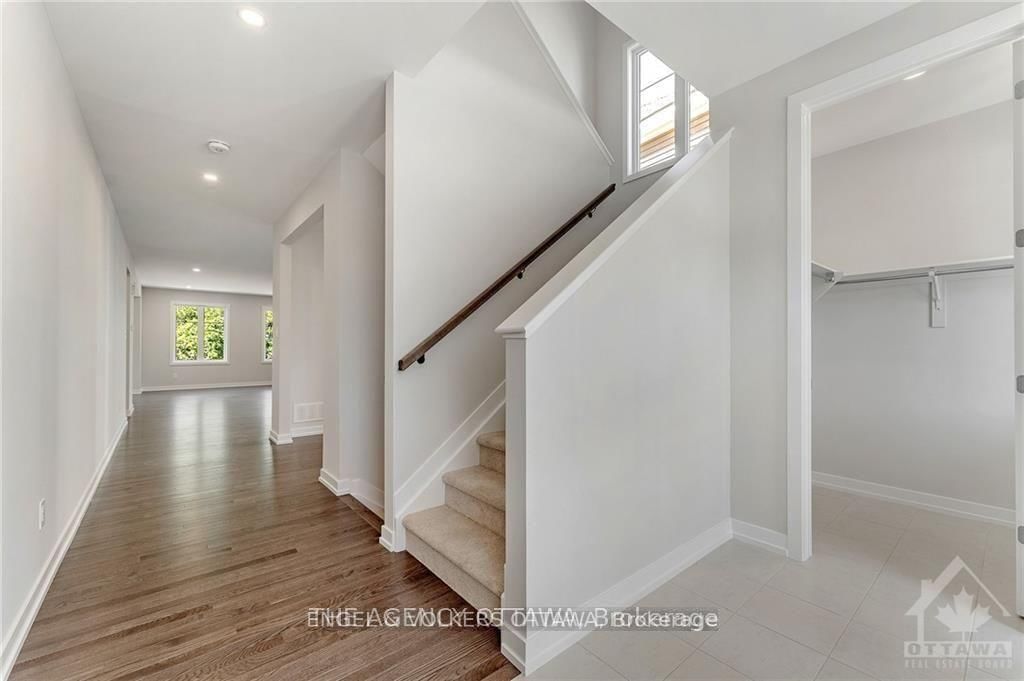 89 Hackamore Crescent • Richmond, ON photo 3