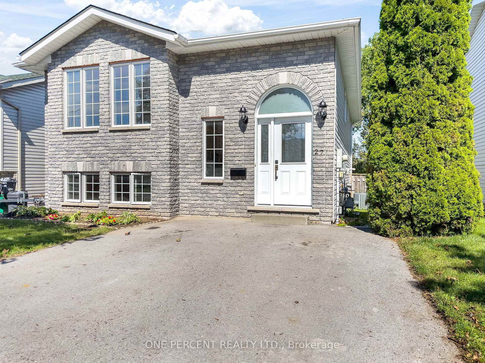 27 FARADAY Gardens • Belleville, ON photo 2