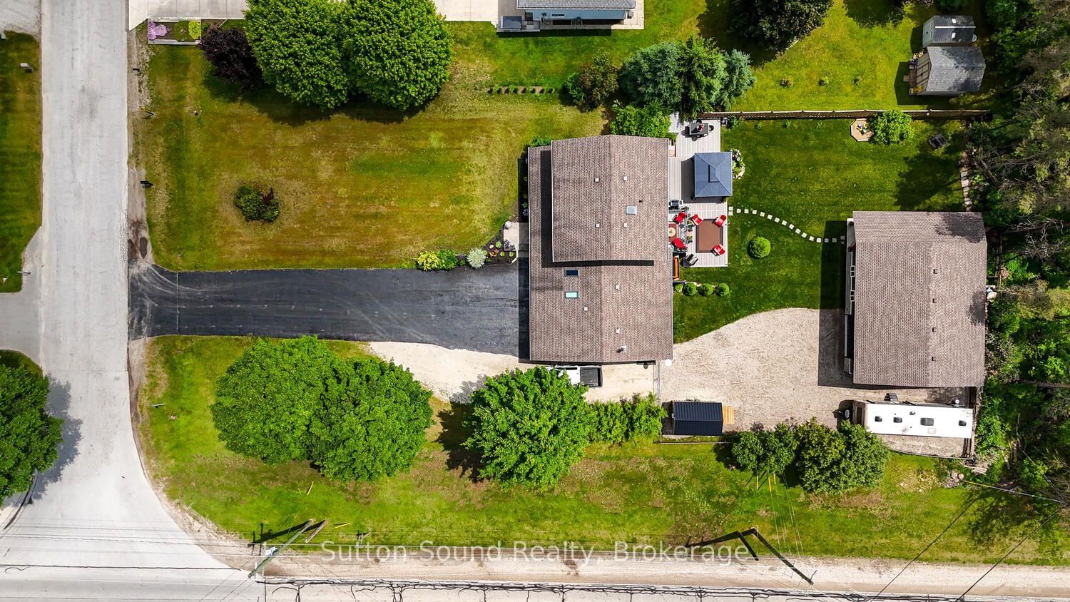 35 Pine Tree Drive • South Bruce Peninsula, ON photo 2