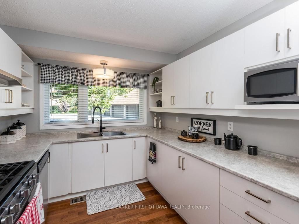12 Kittansett Court • Ottawa, ON photo 17
