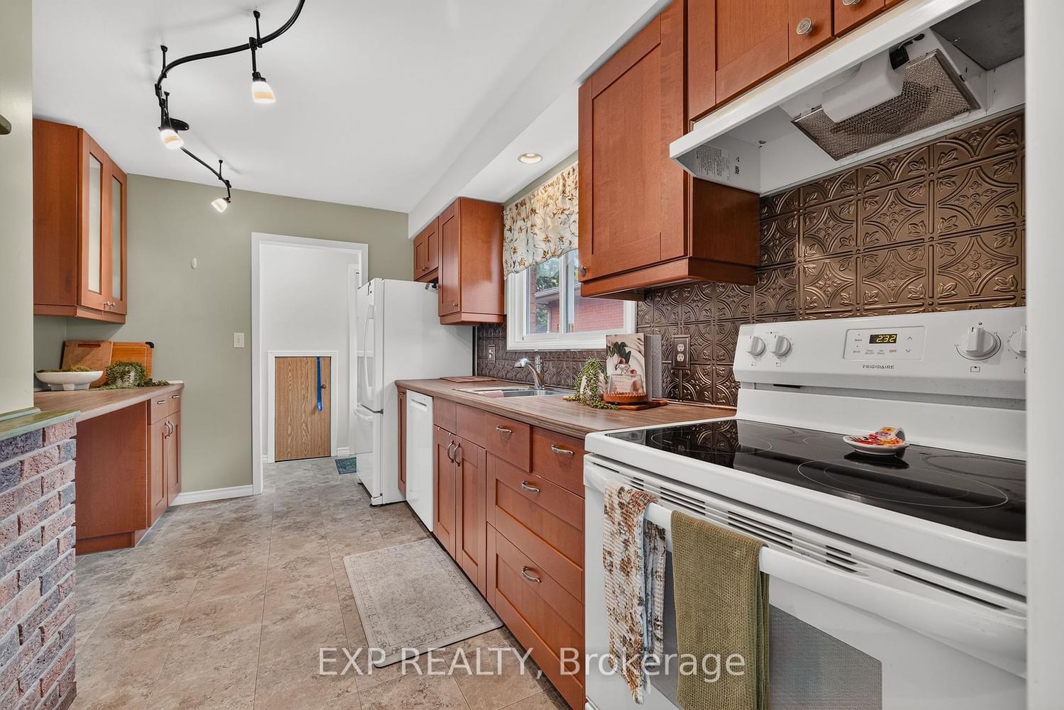 1393 Pineview Avenue • Cambridge, ON photo 13