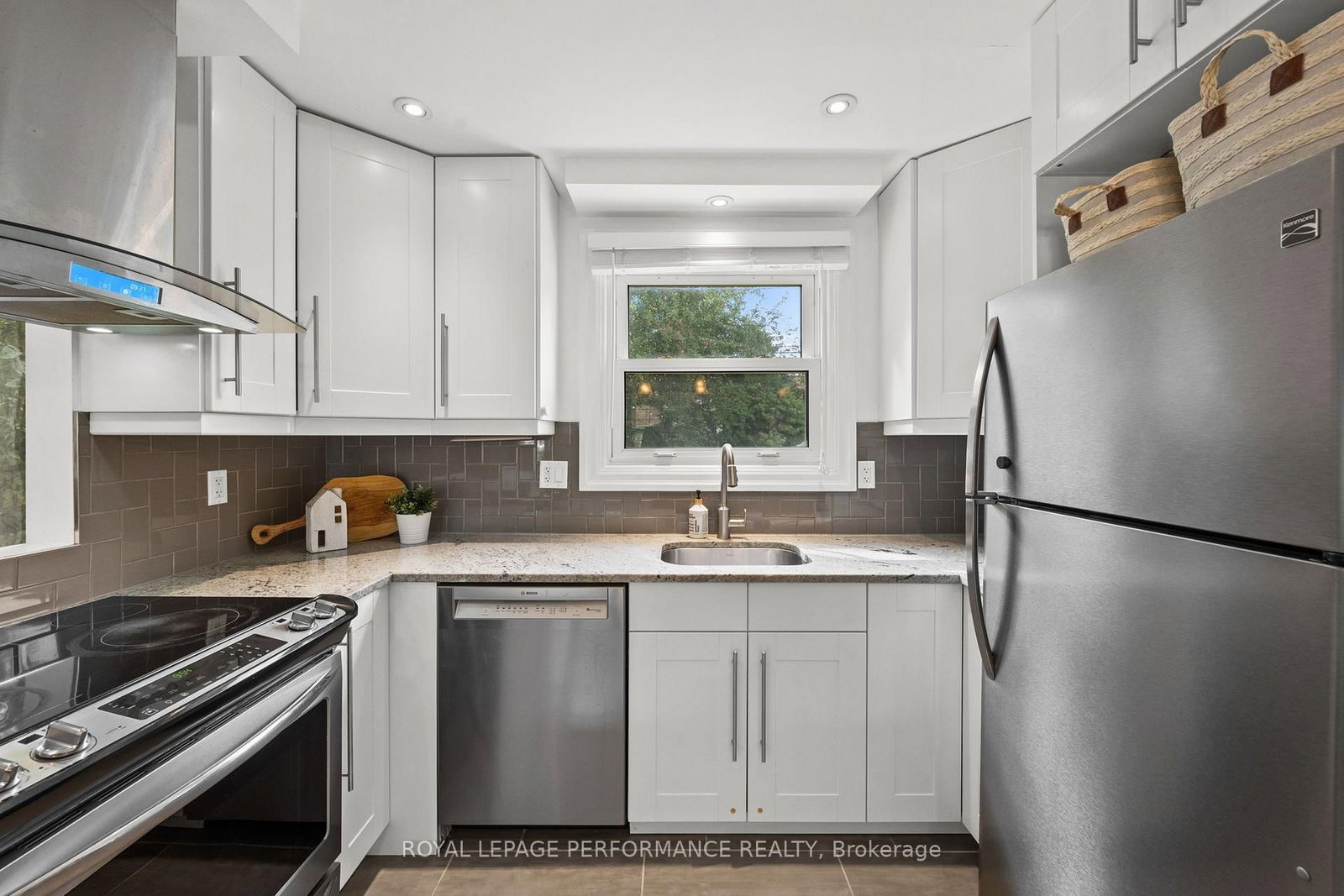 814 Raglan Avenue • Ottawa, ON photo 11