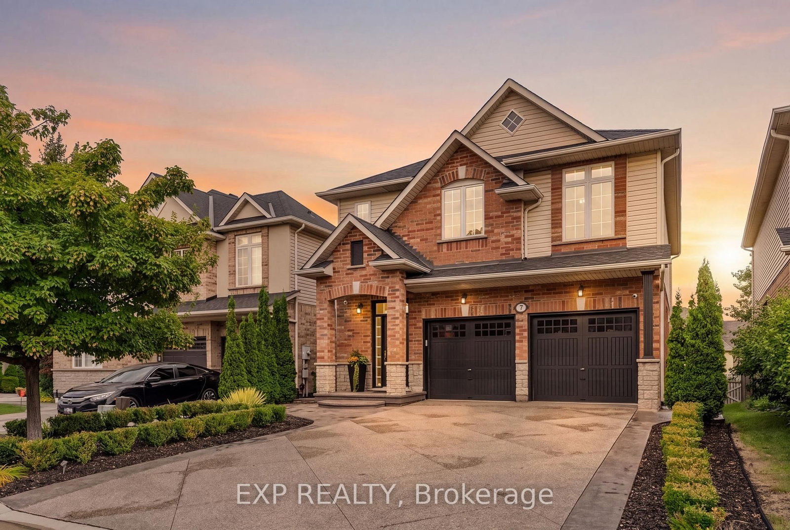 7 Seacove Court • Hamilton, ON photo 1