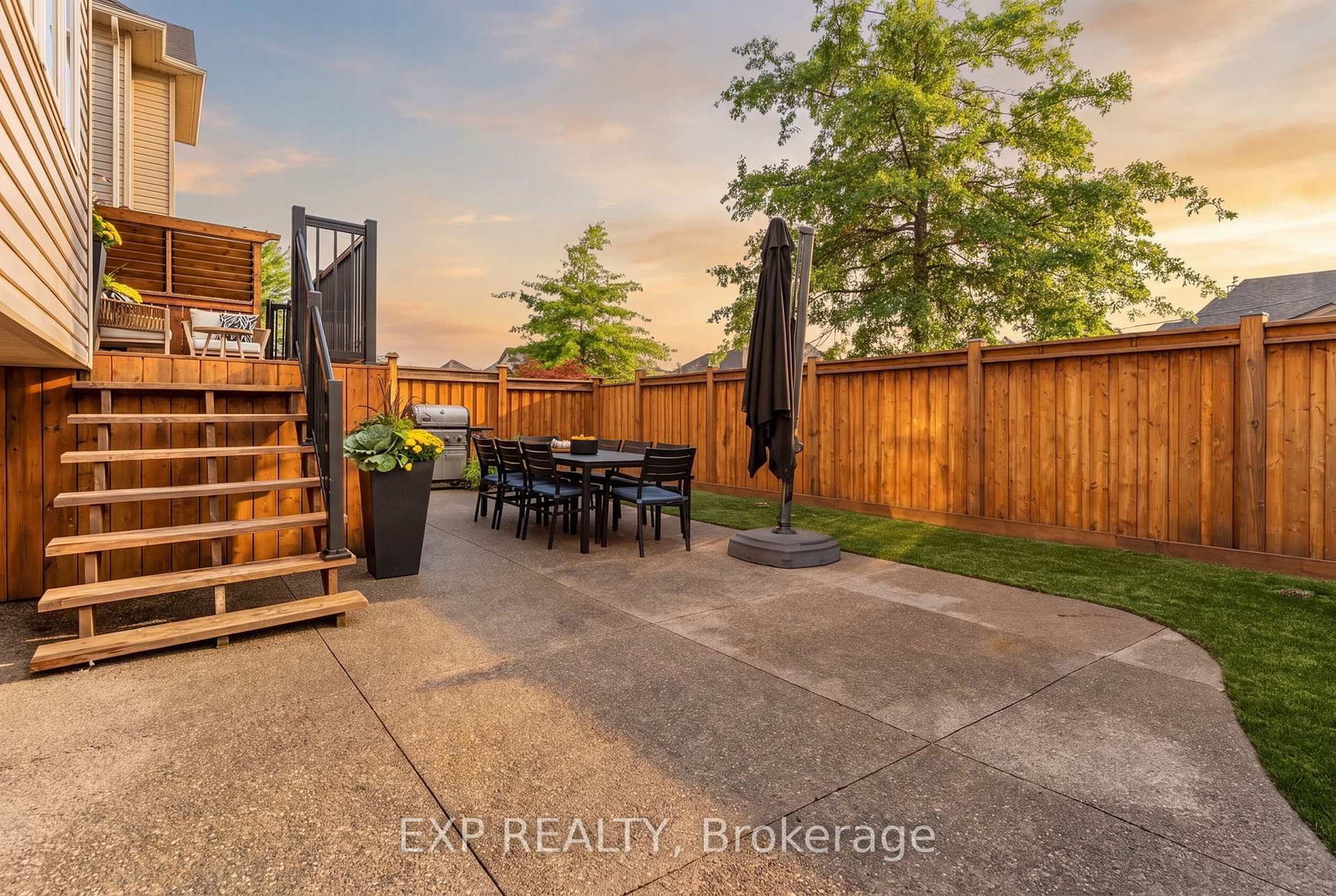 7 Seacove Court • Hamilton, ON photo 43