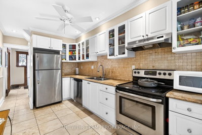 226 Ottawa Street S • Hamilton, ON photo 8