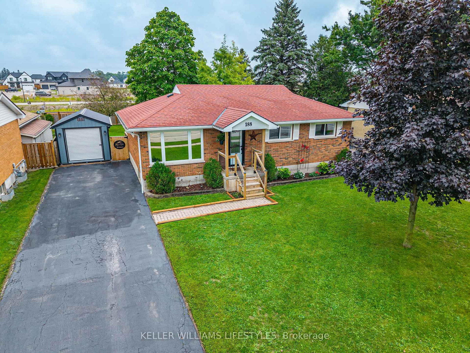 188 Queen Street • North Middlesex, ON photo 2